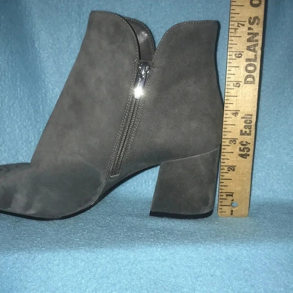 VINCE CAMUTO Kassie2 gray suede leather zipper boots NEW size 9W - Picture 8 of 10